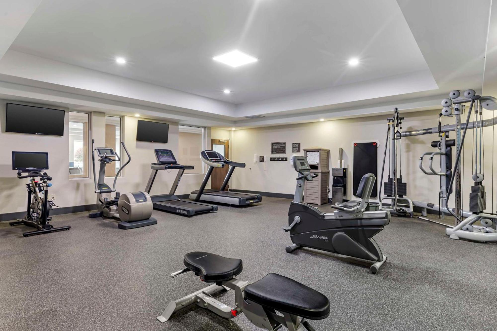 Best Western Plus North Shore Hotel Danvers Exterior photo